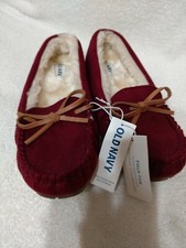 Old Navy Maroon Faux Fur Slippers NWT Size 5