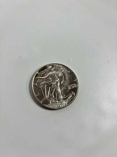 1988 WALKING LIBERTY  1 Oz. SILVER DOLLAR Fine Silver