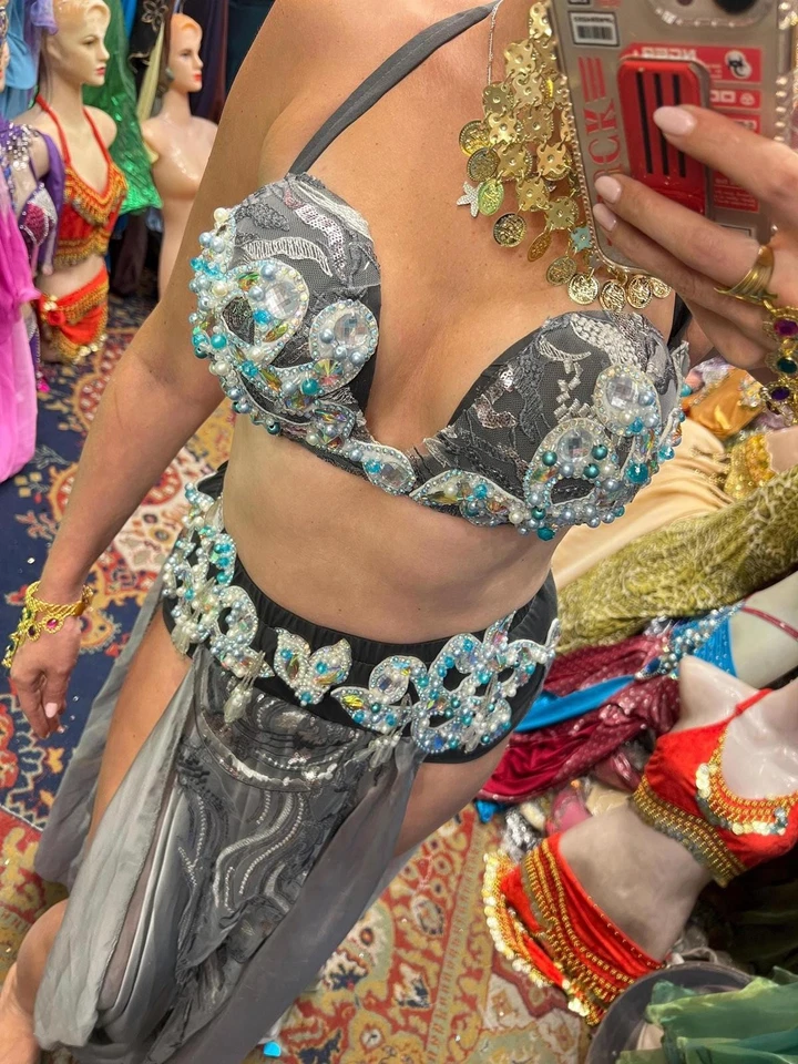 Disfraz de danza del vientre de lujo: traje de espectáculo de cristal hecho a mano Foto 3 de 4