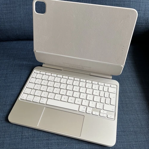 GENUINE APPLE IPAD PRO 11” M4 2024 MAGIC KEYBOARD CASE WHITE ORIGINAL MWR03B/A