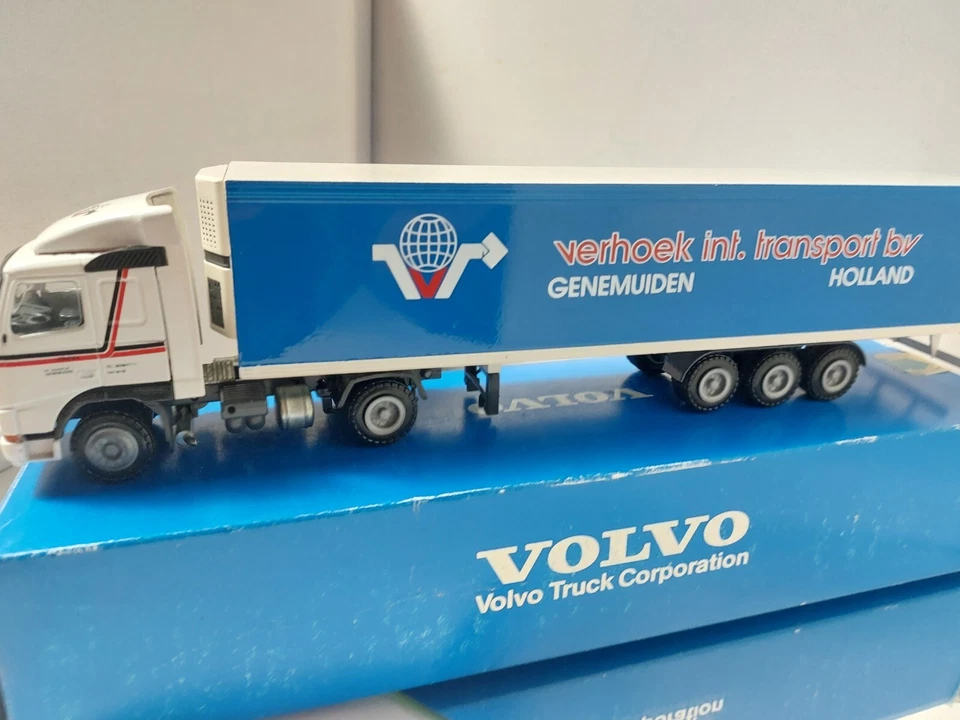 Conrad Volvo FH12 Truck angle int.transport bv Truck 1:50 In Box Volvo Promo - Immagine 2 di 4