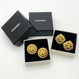 Auth Chanel Coflower Logo 95A/Cocoland Earrings Engraved W/Box BA020396