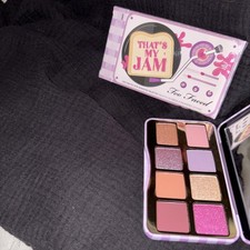 TOO FACED ~ THATS MY JAM ON THE FLY EYE SHADO...