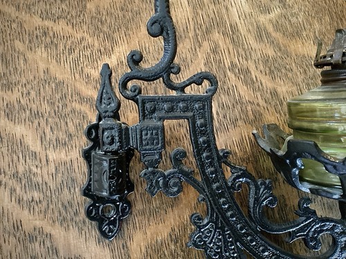 Antique Victorian Wall Mount Oil Lamp Cast Iron Bracket Glass Kerosene Farmhouse - Picture 11 of 13