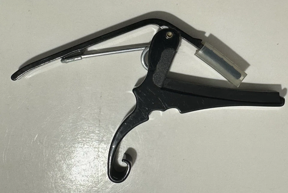 Capo de guitarra Kyser Quick Change (negro) Foto 3 de 4