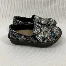 Savvy nursing shoes Ducky Clog Suger Skulls Pattern Womens 6.5 Slip On