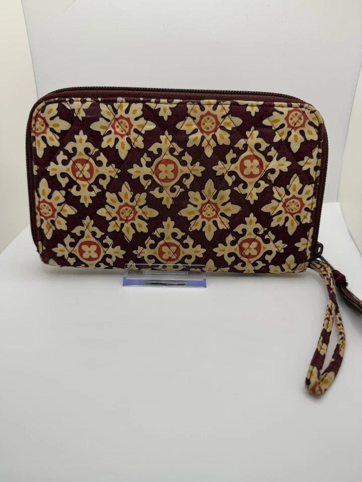 Vera Bradley Retired Rare Medallion Travel Organizer Wallet Zips Around - Image 2 of 4