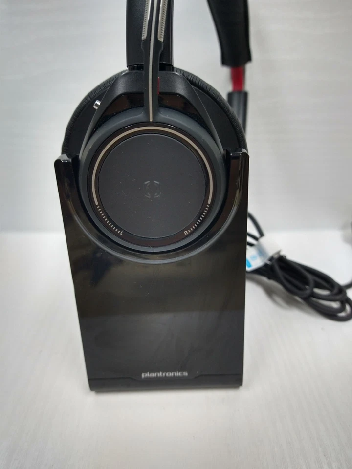 Plantronics Voyager Focus B825 Headset and Charging Base - Black NO DONGLE - Image 3 of 4