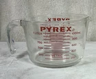 Vintage PYREX 532 Measuring Cup 4 Cup All CAPS Red Lettering Glass USA, B 19