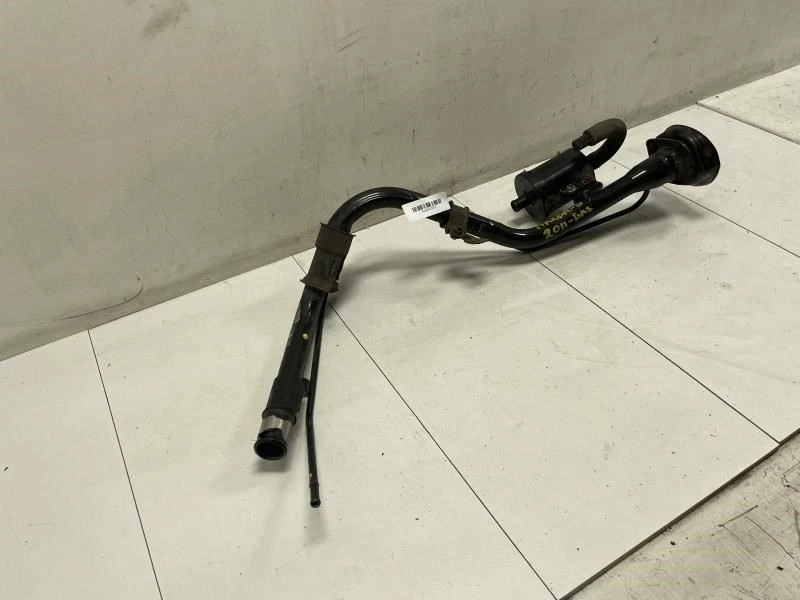 Mazda 5 Sport 2012 cuello de llenado de combustible OEM+ Foto 3 de 4