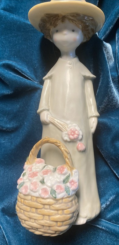 1988 Kinka By Enesco Porcelain Figurine Girl with Flower Basket  Box 1988 Japan