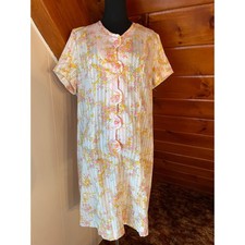 Vintage 60s Lightweight Nightgown w/ Floral Gold Birdhouse Embellishment sz M