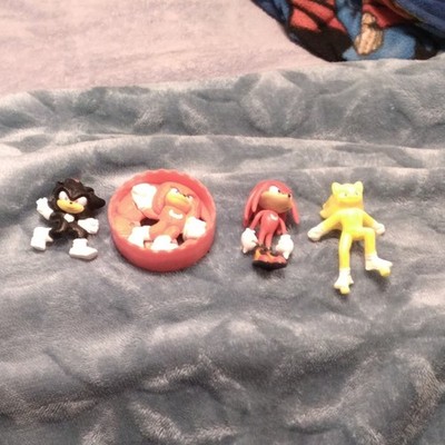 Sonic the Hedgehog Shadow Super Sonic Knuckles Plastic Figurine Cartoon