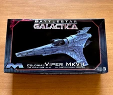BATTLESTAR GALACTICA Colonial Viper MkVII 1:32 Scale model Kit -Moebius Models