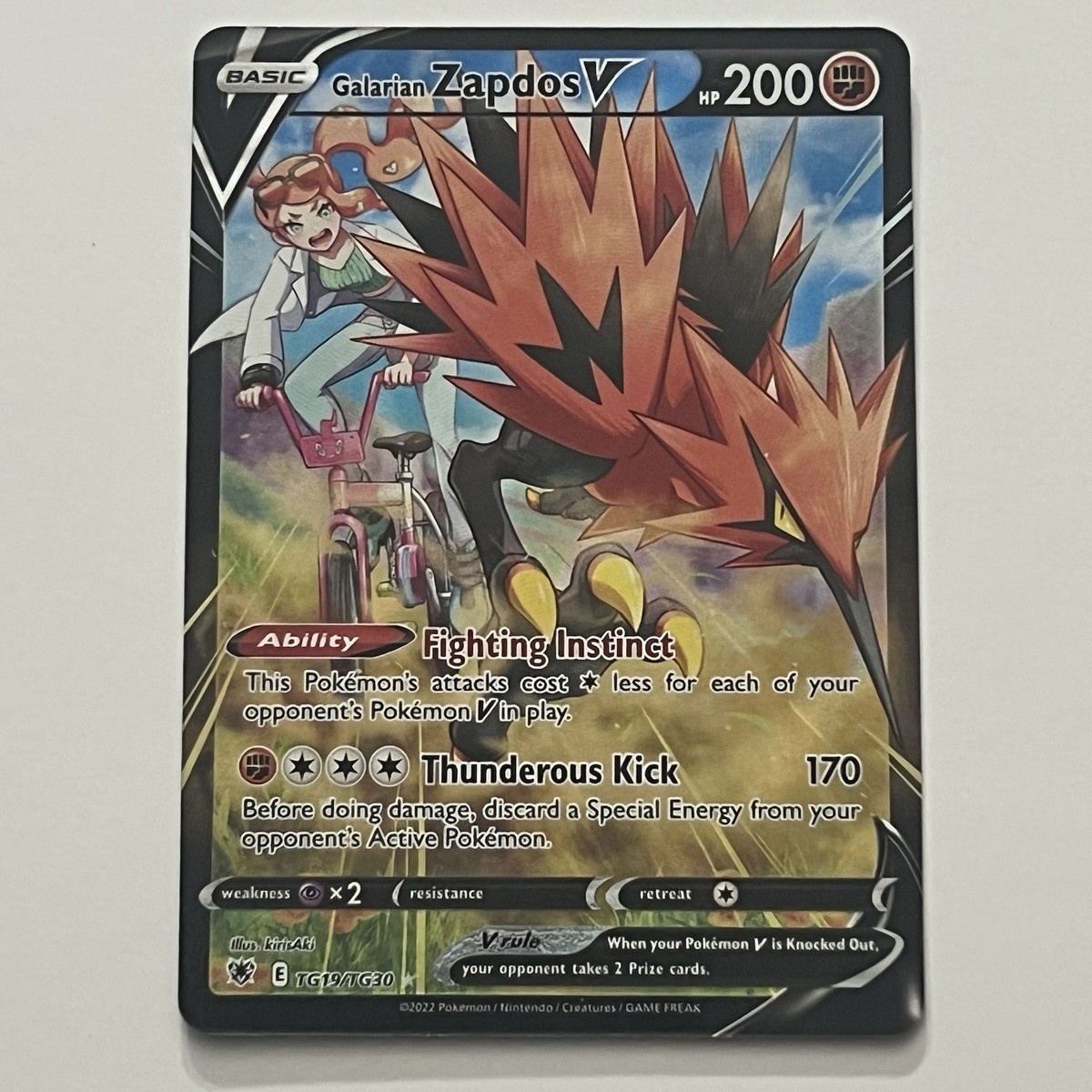 Galarian Zapdos V TG19/TG30 Swsh10: Astral Radiance Trainer