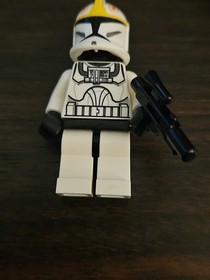 LEGO Star Wars Clone Pilot Minifigure Clone Trooper 7958 Yellow Trim GUC OD3