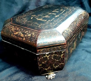 Antique Chinese Export Lacquered Work Box or Sewing Box with Gilt Decoration