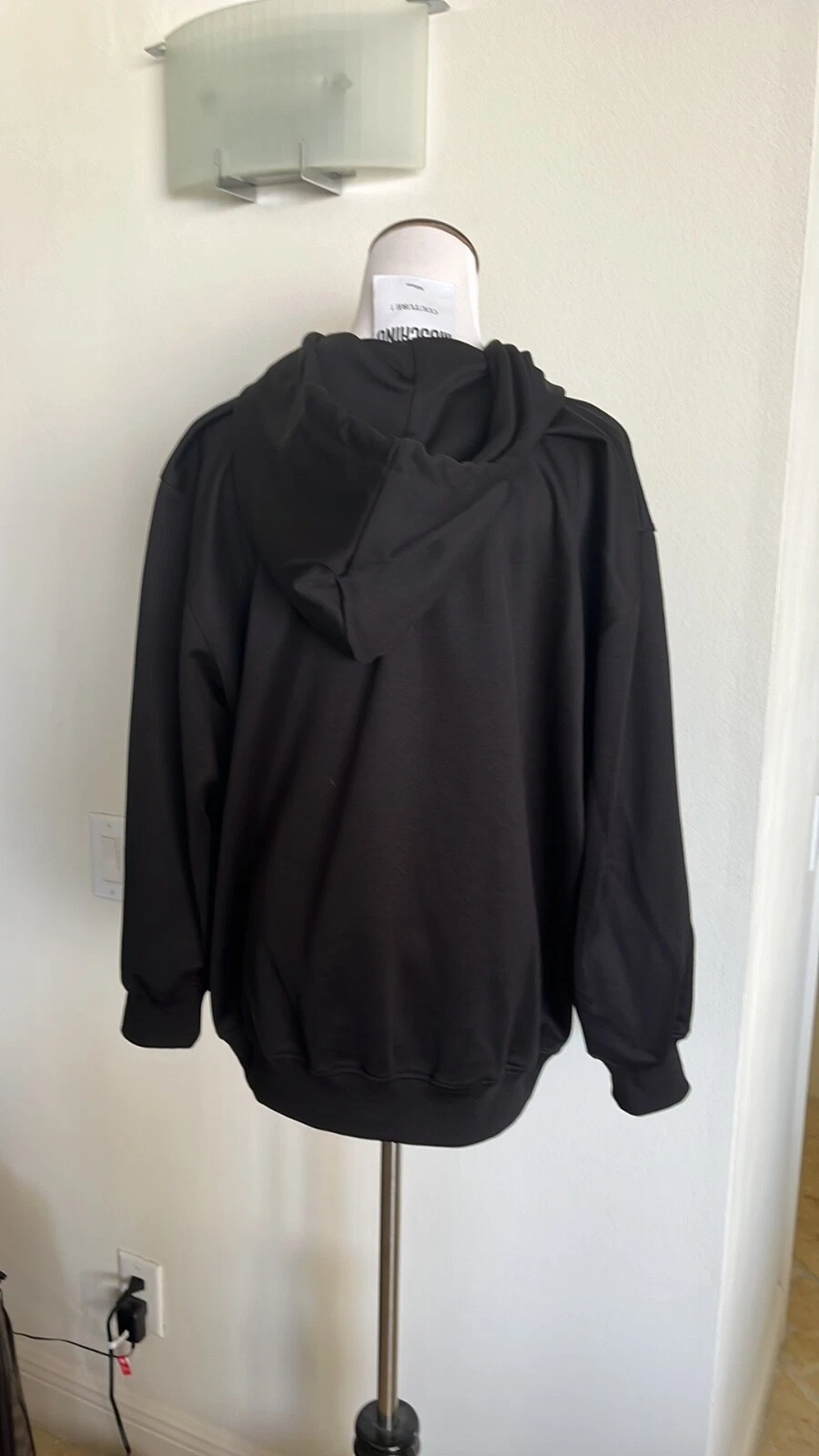 FELPA CON CAPPUCCIO MOSCHINO COUTURE NERA IMBRACATURA A SPALLA FREDDA TAGLIA: IT50 US12