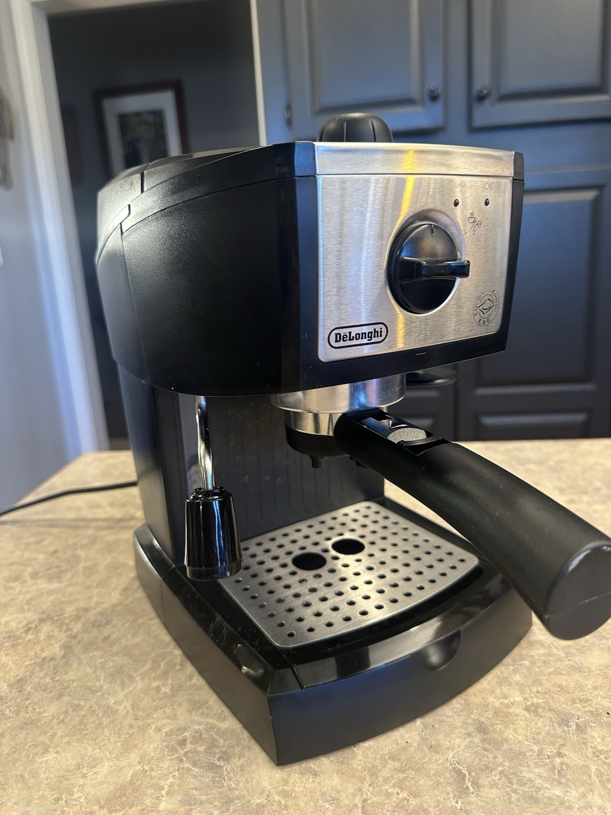 De'Longhi EC155 15-Bar Pump Espresso Cappuccino Machine. compact & affordable 
