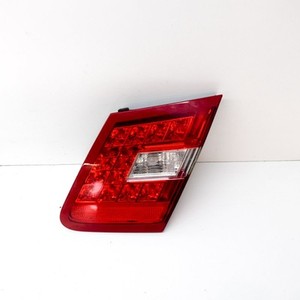 MERCEDES-BENZ W212 E350 CDI Rechte Seite Heckklappe Rücklicht A2128203264 2010