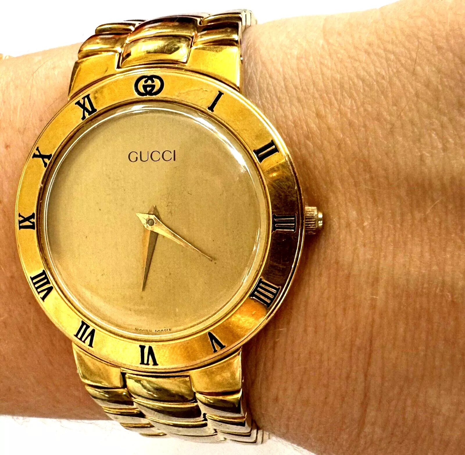 Montre bracelet suisse pour homme authentique Gucci 3300 M ton or quartz fonctionne