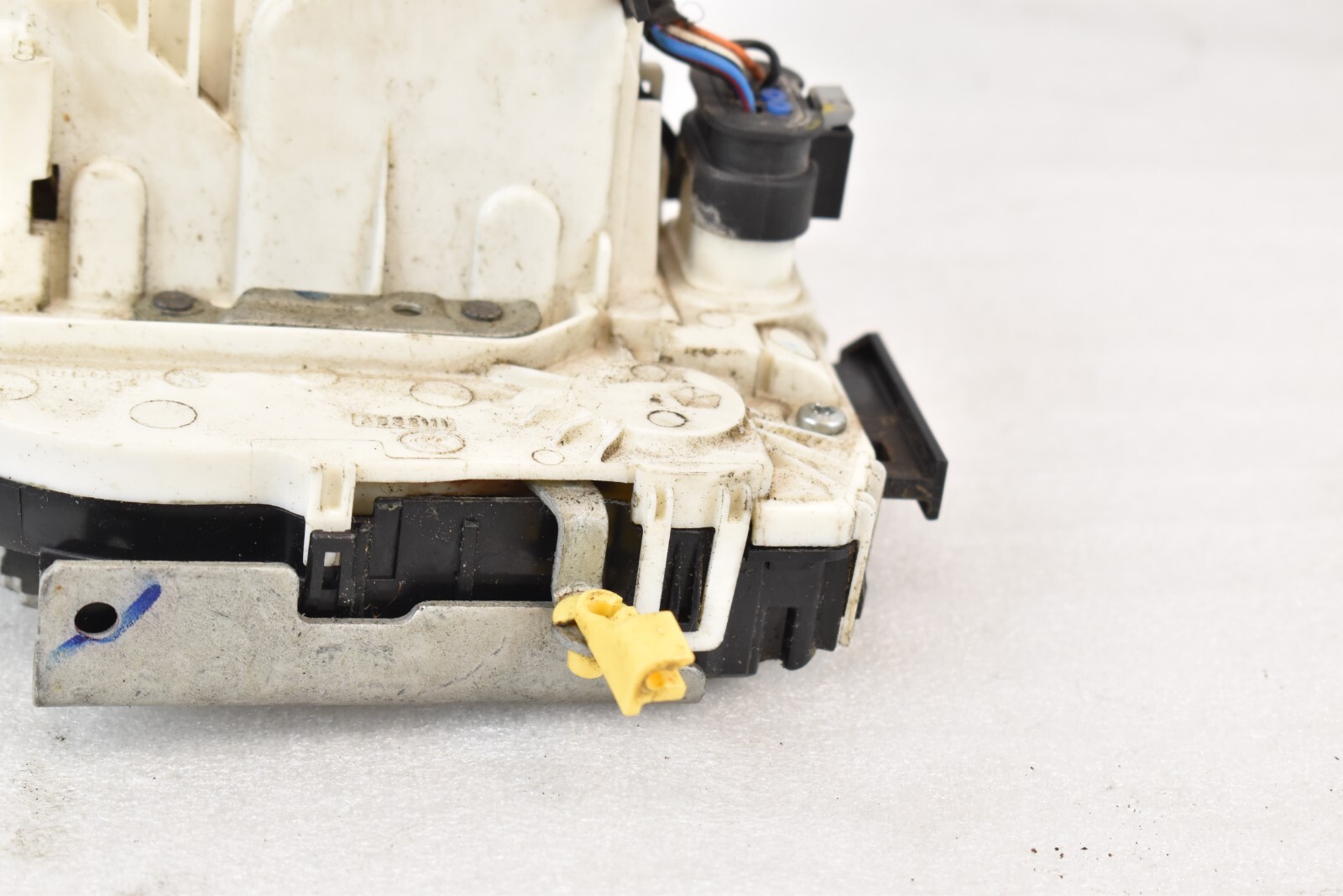 14-17 Maserati Ghibli Front Left Side Door Lock Latch Actuator w/ Handle Bezel