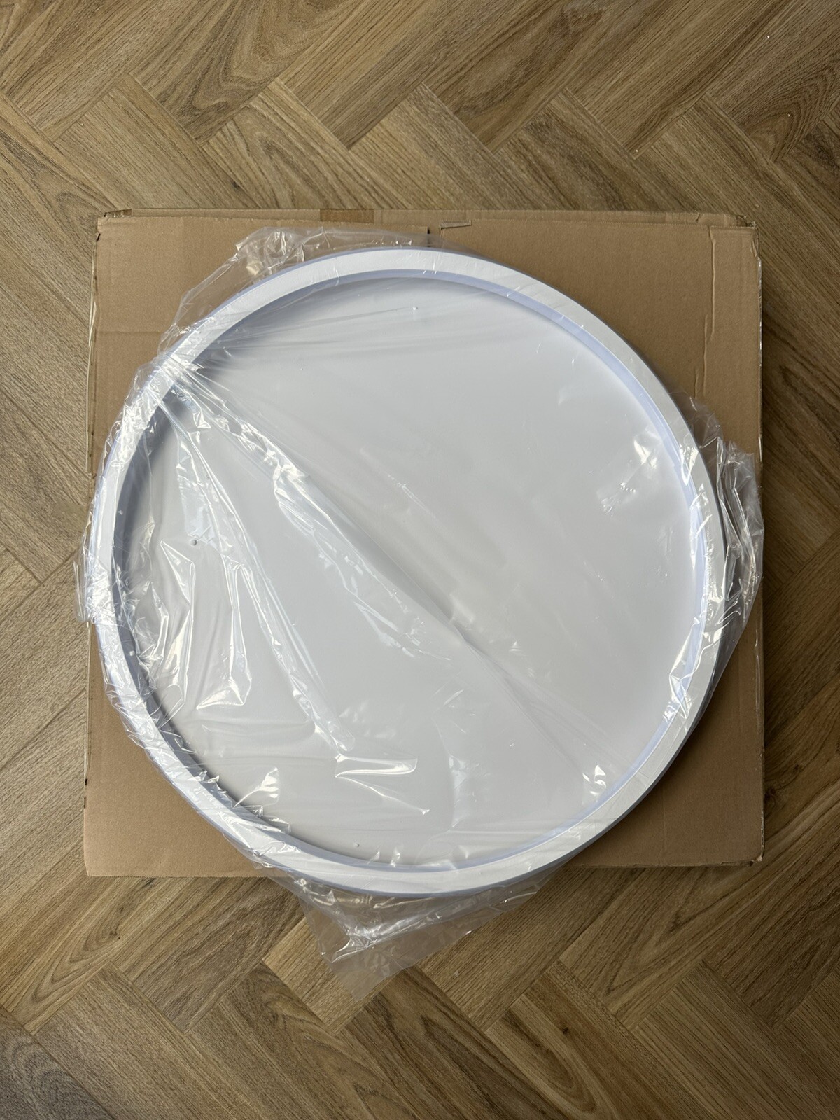 Light white polygonal Hardwired ceiling