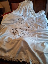 Large white tablecloth with flower borders and flower inlay in the middle