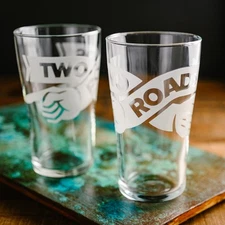 (2) Two Roads Brewing Company 16 Ounce Etched Logo Pint Glass Stratford CT EXC