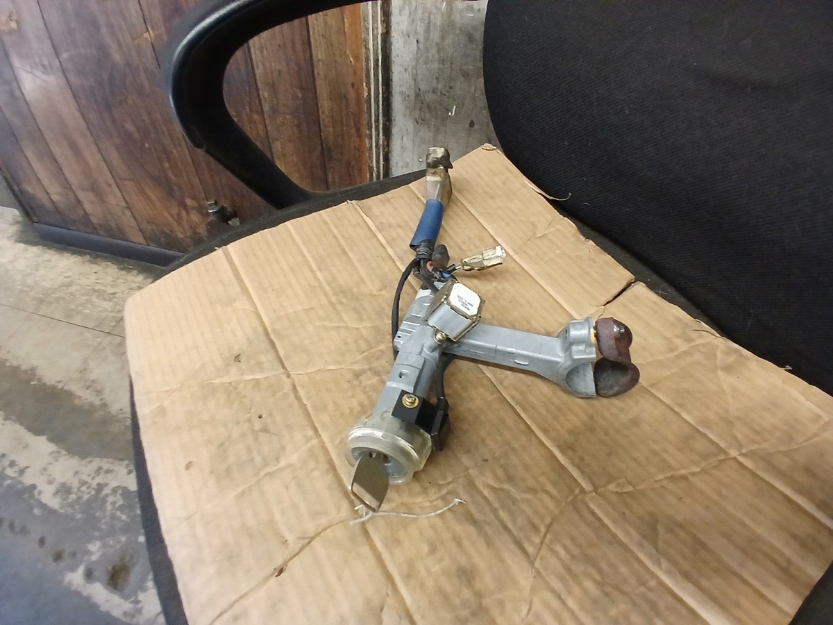 1996 TOYOTA LAND CRUISER IGNITION START CYLINDER TUMBLER w/ KEY