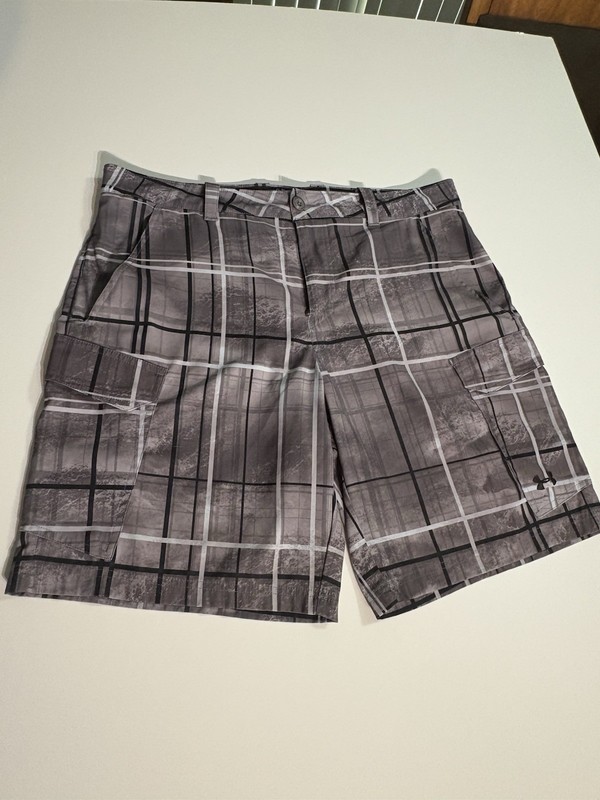 Under Armour Shorts Heat Gear $50 Pockets Men’s Size 38 Excellent Quality Swim