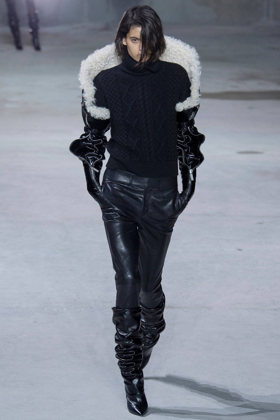 Guanti Saint Laurent Runway Globo Giacca Shrug Manica Marrone circa 36? lungo So C