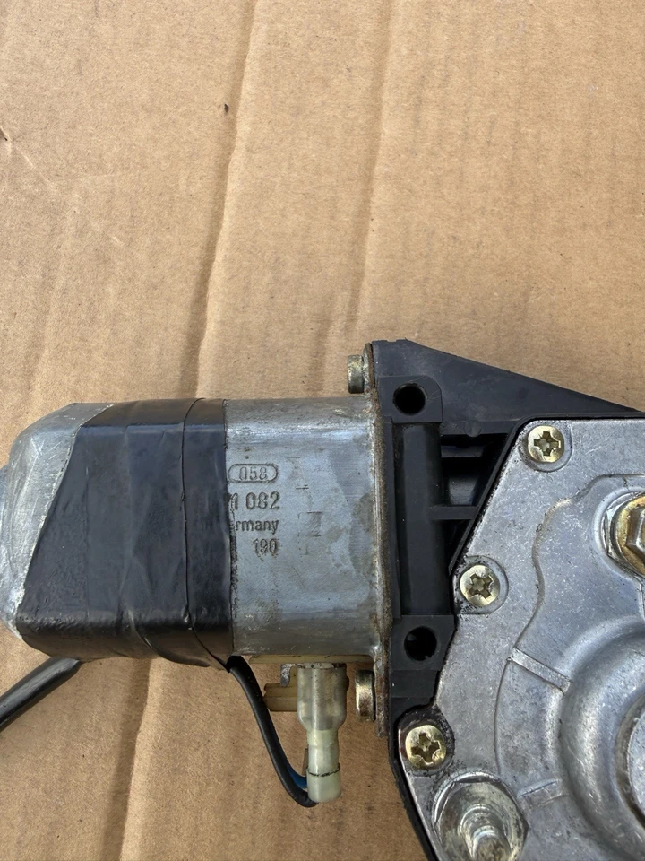 TESTED BMW E30 Early Passenger Right Electric Window Lifter Drive Motor 84-88 - Image 2 of 4