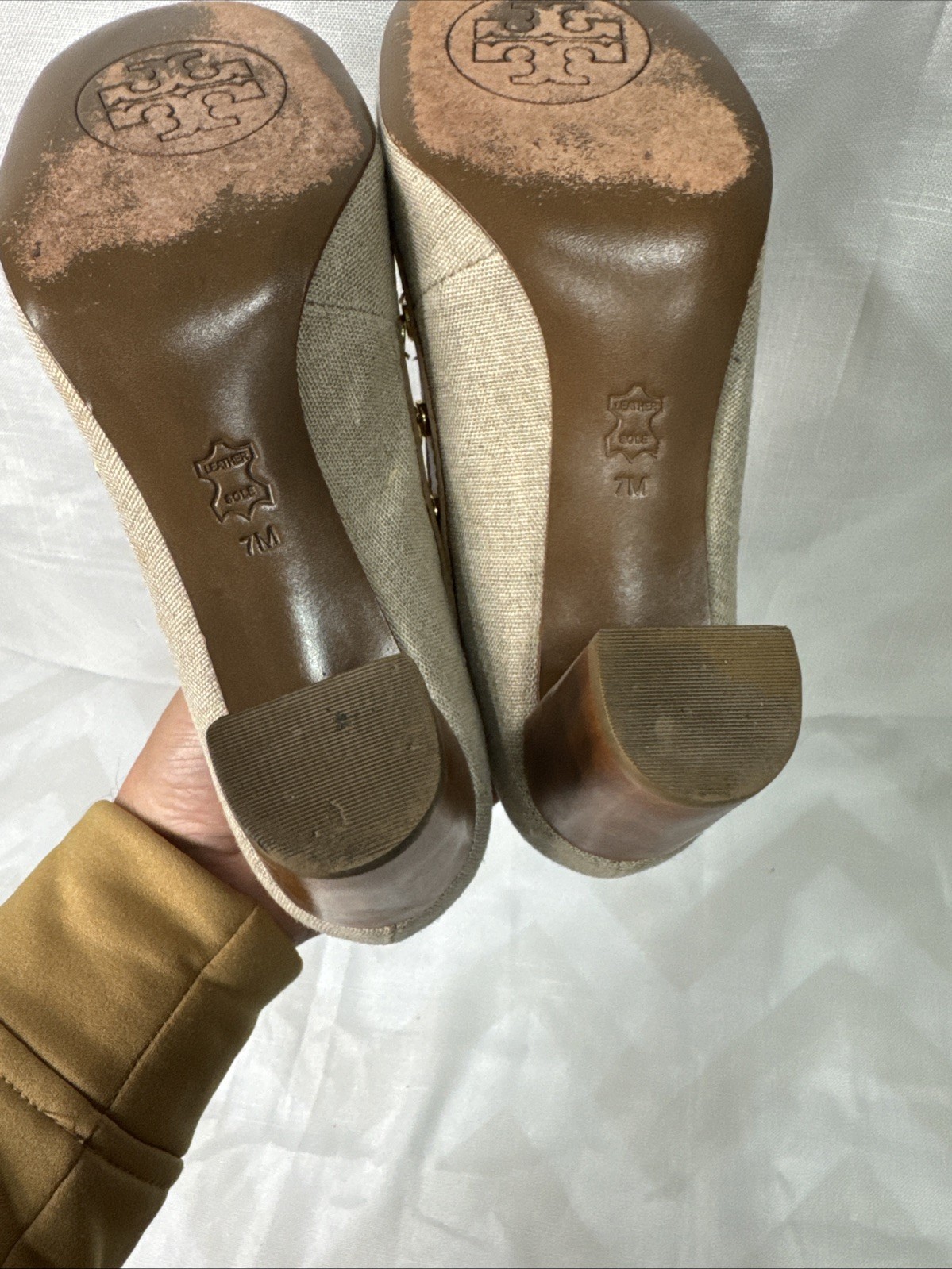 Tory Burch Pumps Heels Shoe Tan With Gold Studded Logo Sz 7 thumbnail 21
