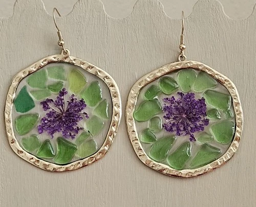 Authentic Lake Erie Beach GREEN GLASS & PURPLE FLOWER in Resin GOLD EARRINGS 
