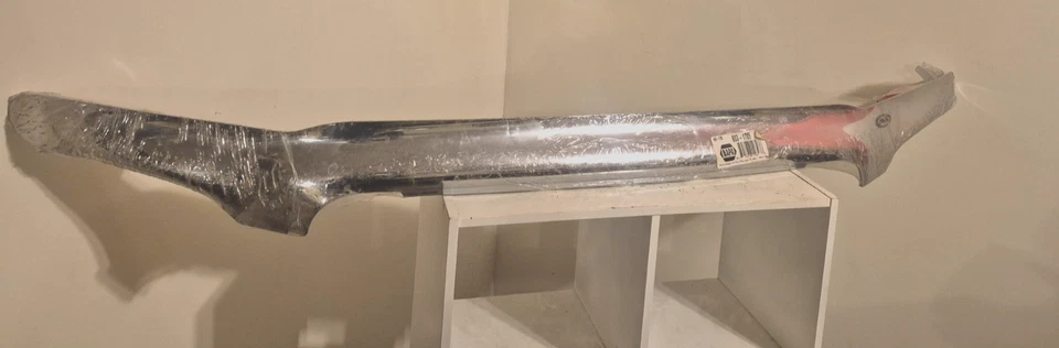 2000-2006 Toyota Sequoia/Tundra AVS Bug Deflector- Chrome-680429 - Image 2 of 4