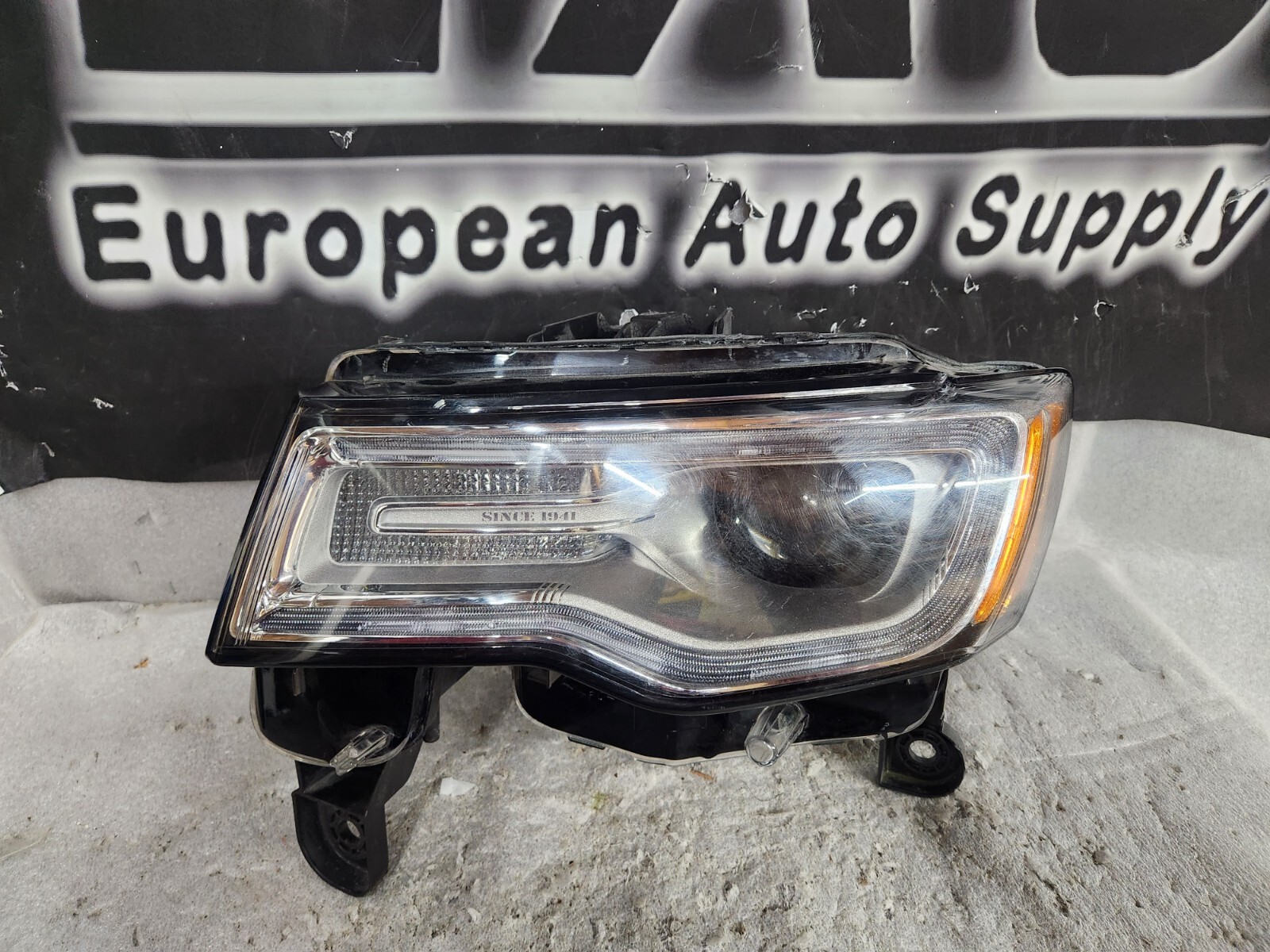 2017 Jeep Grand Cherokee Left Driver Side Bi Xenon Headlight OEM 2017 Jeep Grand Cherokee Left Driver Side Bi Xenon Headlight OEM