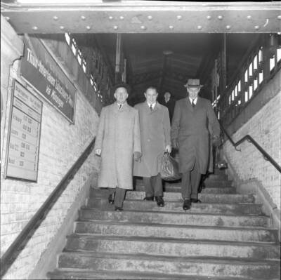 Dumont Alvaro Alsogaray Herrero arrival at train station Berme 1959 Old Photo