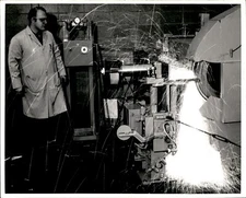 LG2 1972 Original Photo MINNESOTA MINING AND MANUFACTURING CO 3M BELT GRINDER