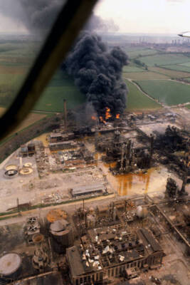 Disaster Flixborough Explosion Nypro UK Chemical Plant 1974 OLD PHOTO 2