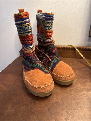TOMS sz 7 Women Nepal Boots Rainbow Embroidered Moccasin Ankle Sherpa