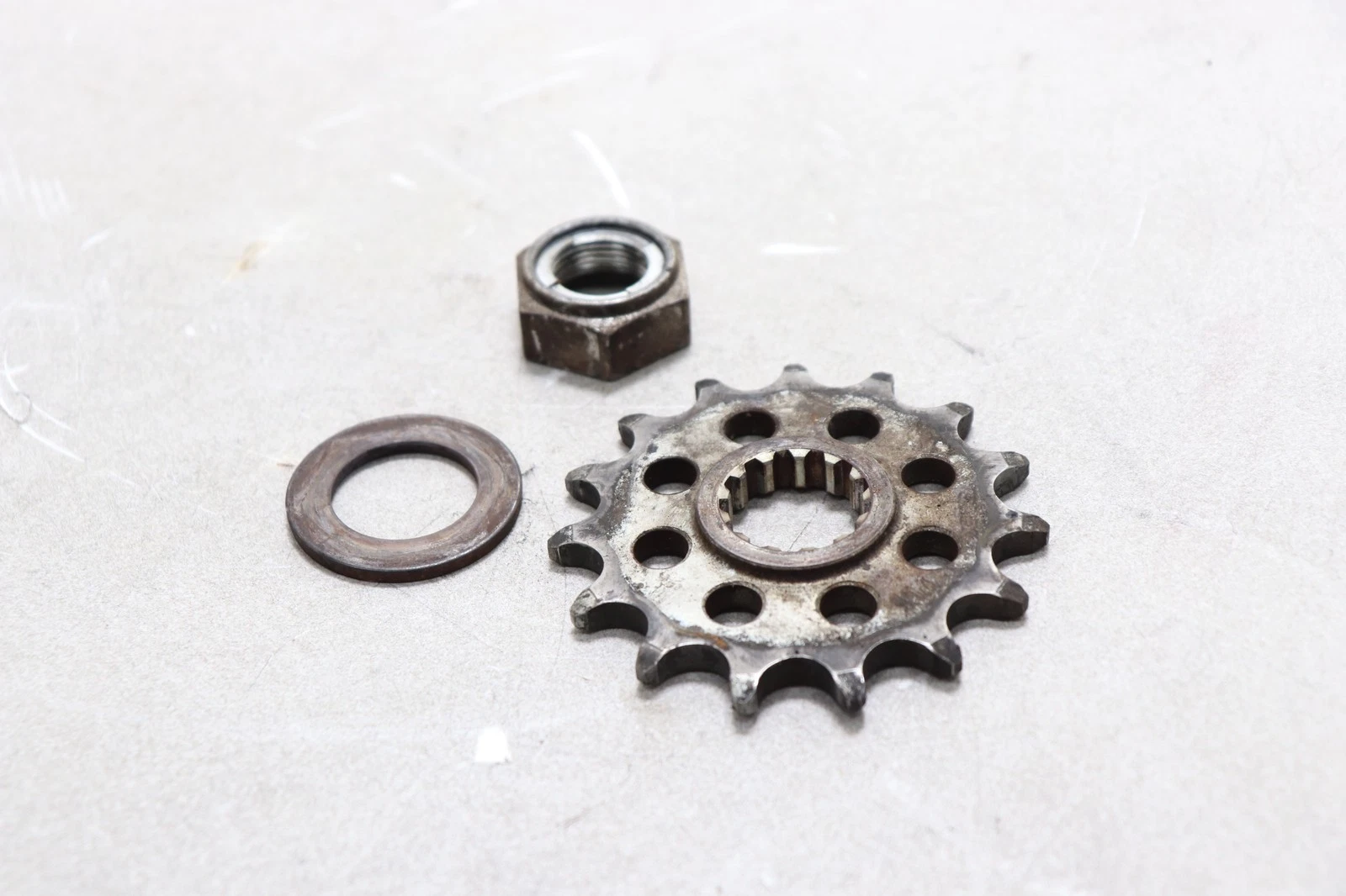04-09 SUZUKI GSXR 600 FRONT SPROCKET NUT CHAIN