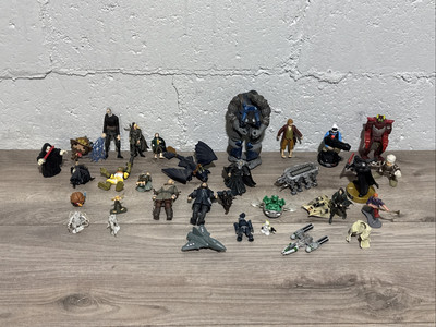 Lot of 33 ACTION FIGURE PARTS, STAR WARS & Other, Heads, Capes, Figures
