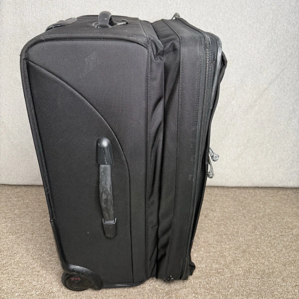 TUMI ALPHA 2 Expandable 24 Inch Upright Wheeled Luggage Suitcase 22024DH - Image 4 of 4