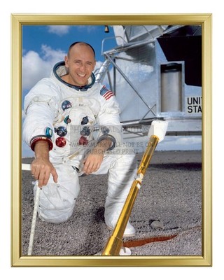ASTRONAUT ALAN BEAN APOLLO 12 LUNAR LANDER MOCKUP 8X10 GOLD FRAMED PHOTO