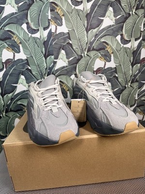 Adidas Yeezy Boost 700 V2 9.5