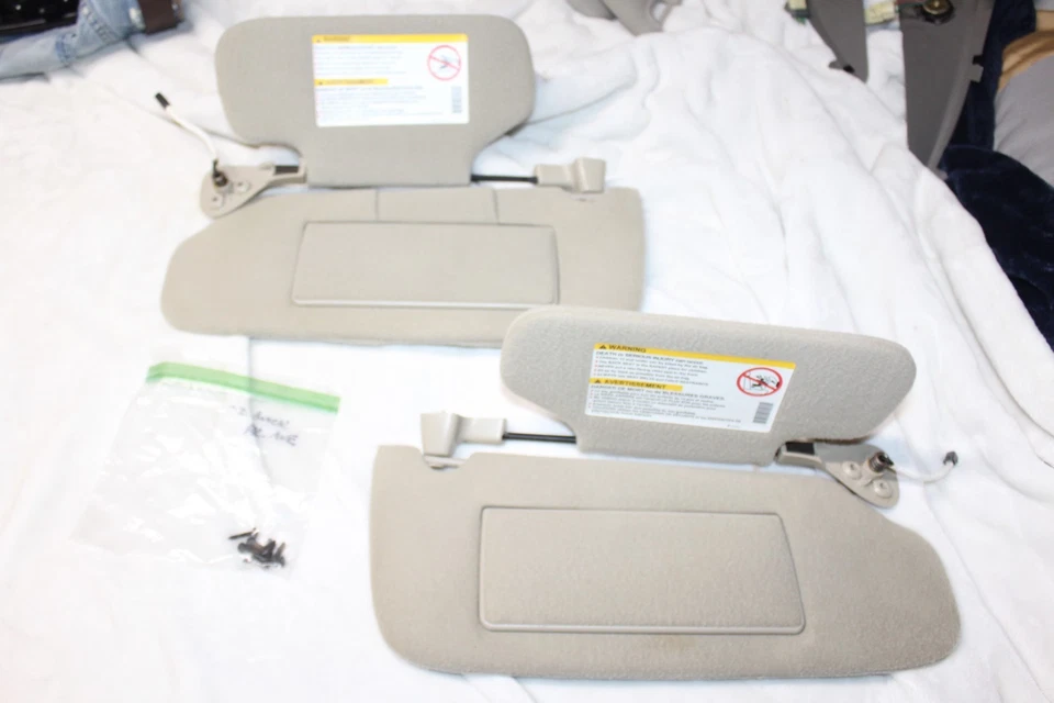 97-05 Buick Park Avenue Sunvisors w/ Sun Visor Clips & LIGHTS Dual BLADE Neutral - Image 2 of 4