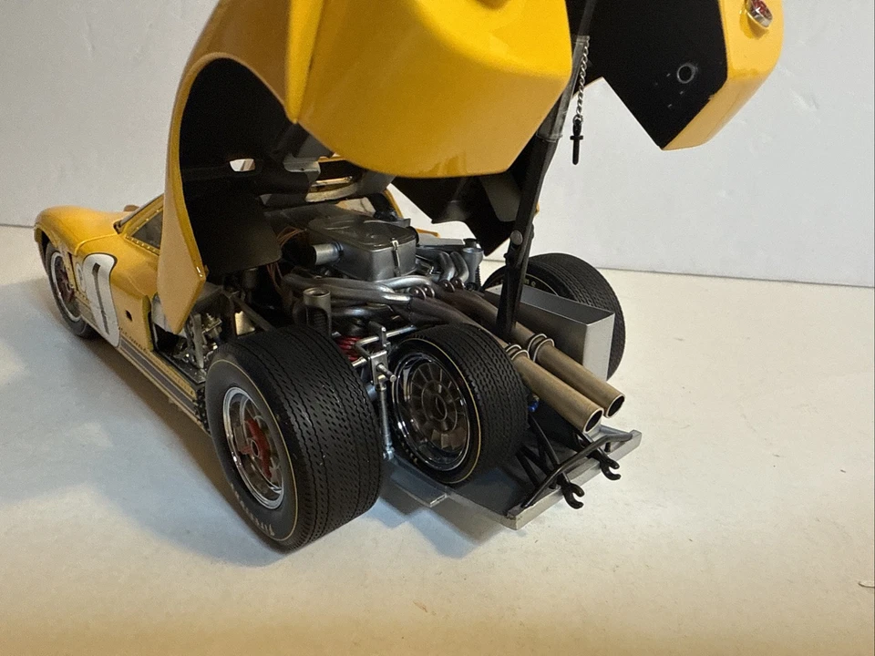 Exoto 1:18 1967 Ford GT40 MK IV Sebring Andretti/McLaren Car #1 Limited Edition - Image 4 of 4