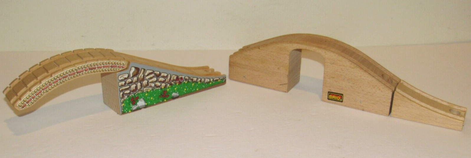 Thomas Wooden Train Set with Arched Stone Red Bridge Brio Compatible-image