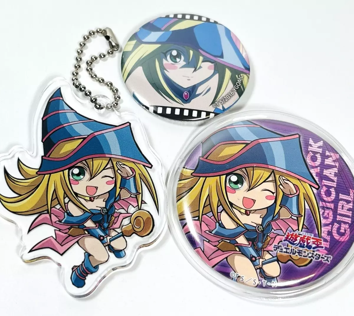 Dark magician deals girl keychain